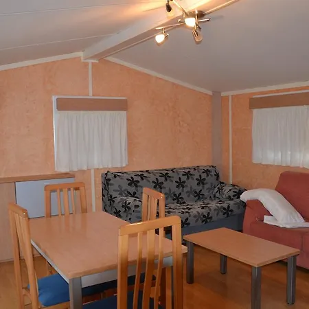 露营富恩特斯卡斯酒店 营地 Burgo