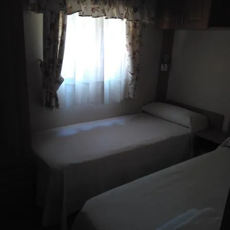 露营富恩特斯卡斯酒店 营地 Burgo